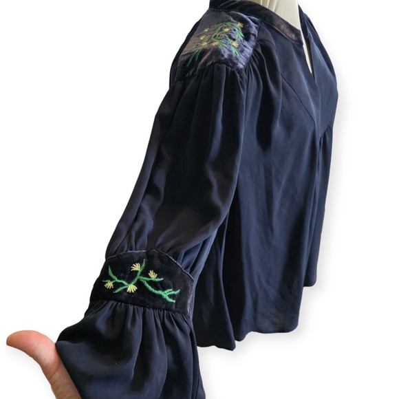 NWT Crown & Ivy Navy Blouse, Size Large - Picture 6 of 8